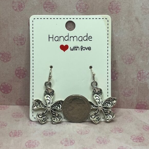 3/$15~Etched Flower Earrings - Picture 4 of 4
